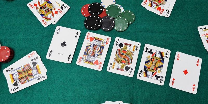 Review một số chiến thuật Bluff trong Poker cực hay